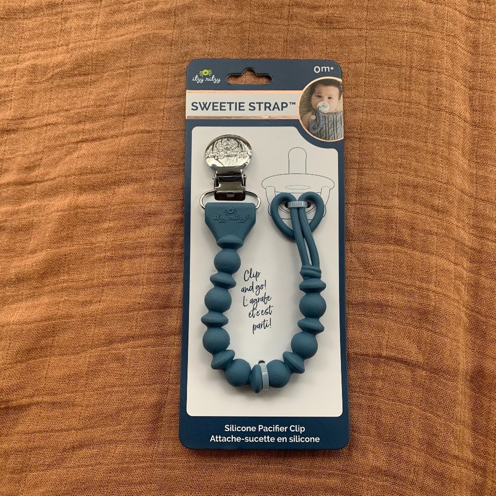 NWT Itzy Ritzy Sweetie Strap Silicone Pacifier Clip